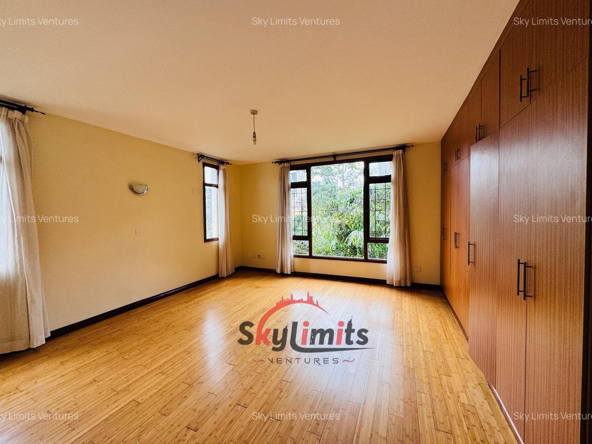 3 Bed Apartment with En Suite at Riverside Drive - 16