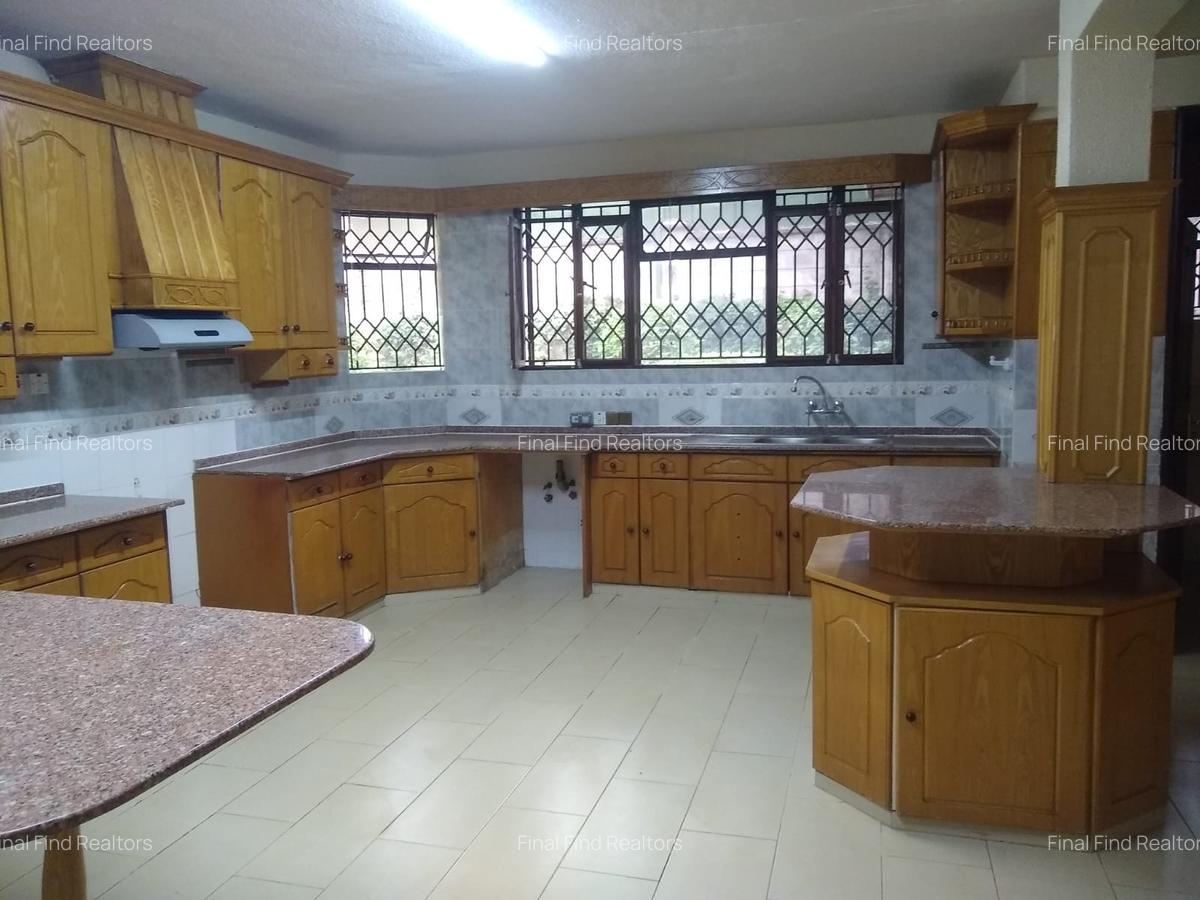 5 Bed House with Staff Quarters in Runda - 11