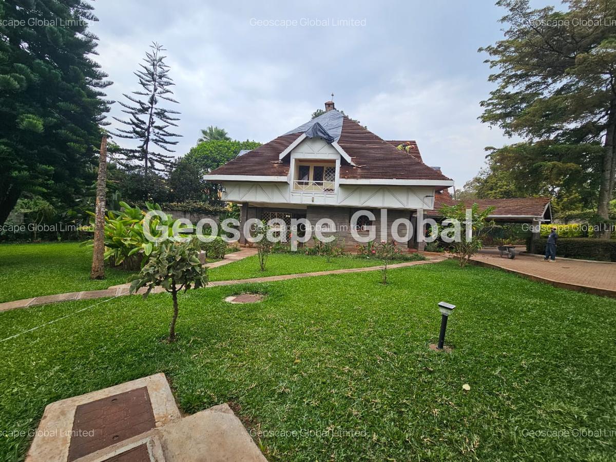 5 Bed House with En Suite in Runda - 1