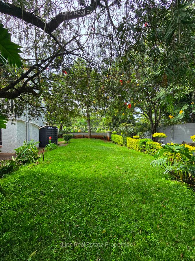 4 Bed House with En Suite in Hill View - 4