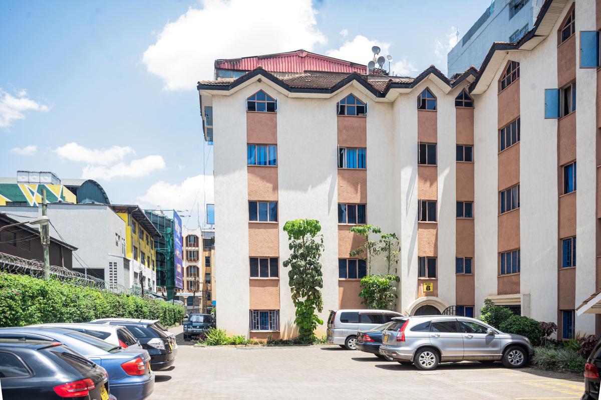 1,200 ft² office with backup generator at woodvale grove