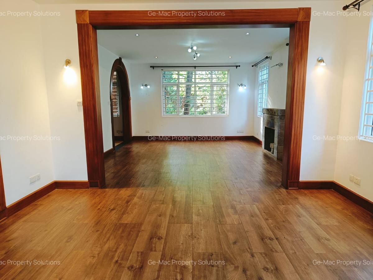 5 Bed House with En Suite in Rosslyn - 11