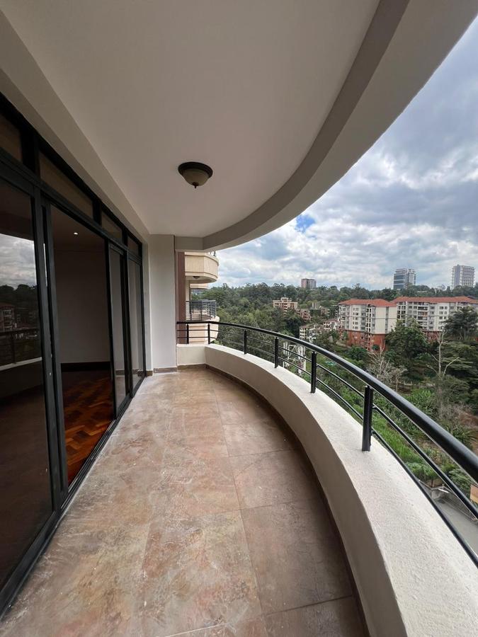 4 Bed Apartment with En Suite at Riverside Drive - 11