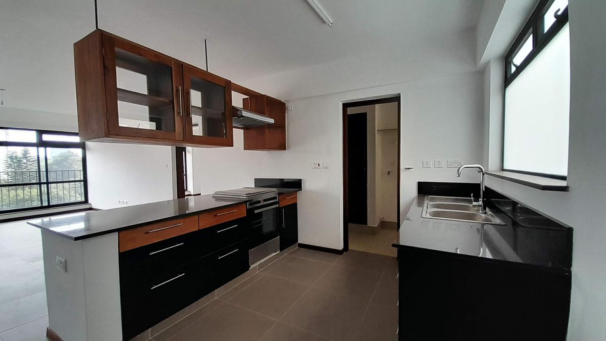 2 Bed Apartment with En Suite at Riverside Dr - 4