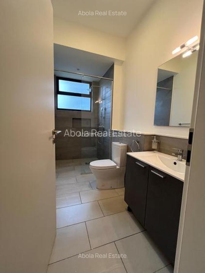 4 Bed Apartment with En Suite in Riverside - 3