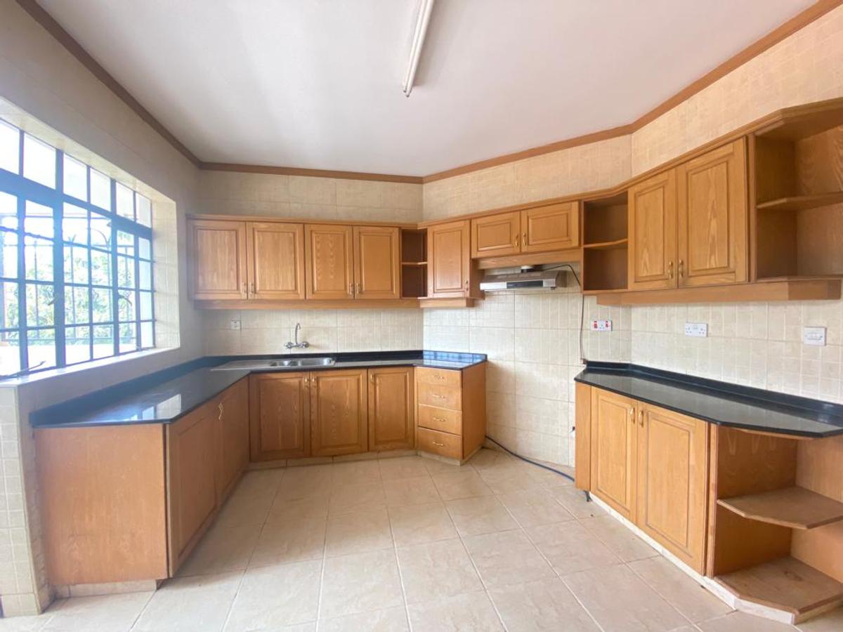 3 Bed Apartment with En Suite at Brookside Drive - 2