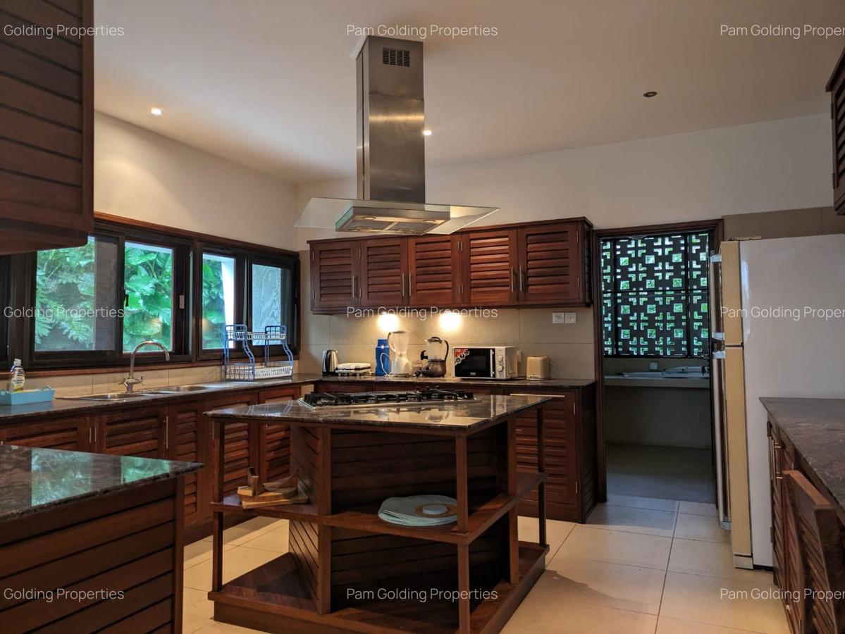 Furnished 3 Bed Apartment with En Suite in Nyali Area - 5