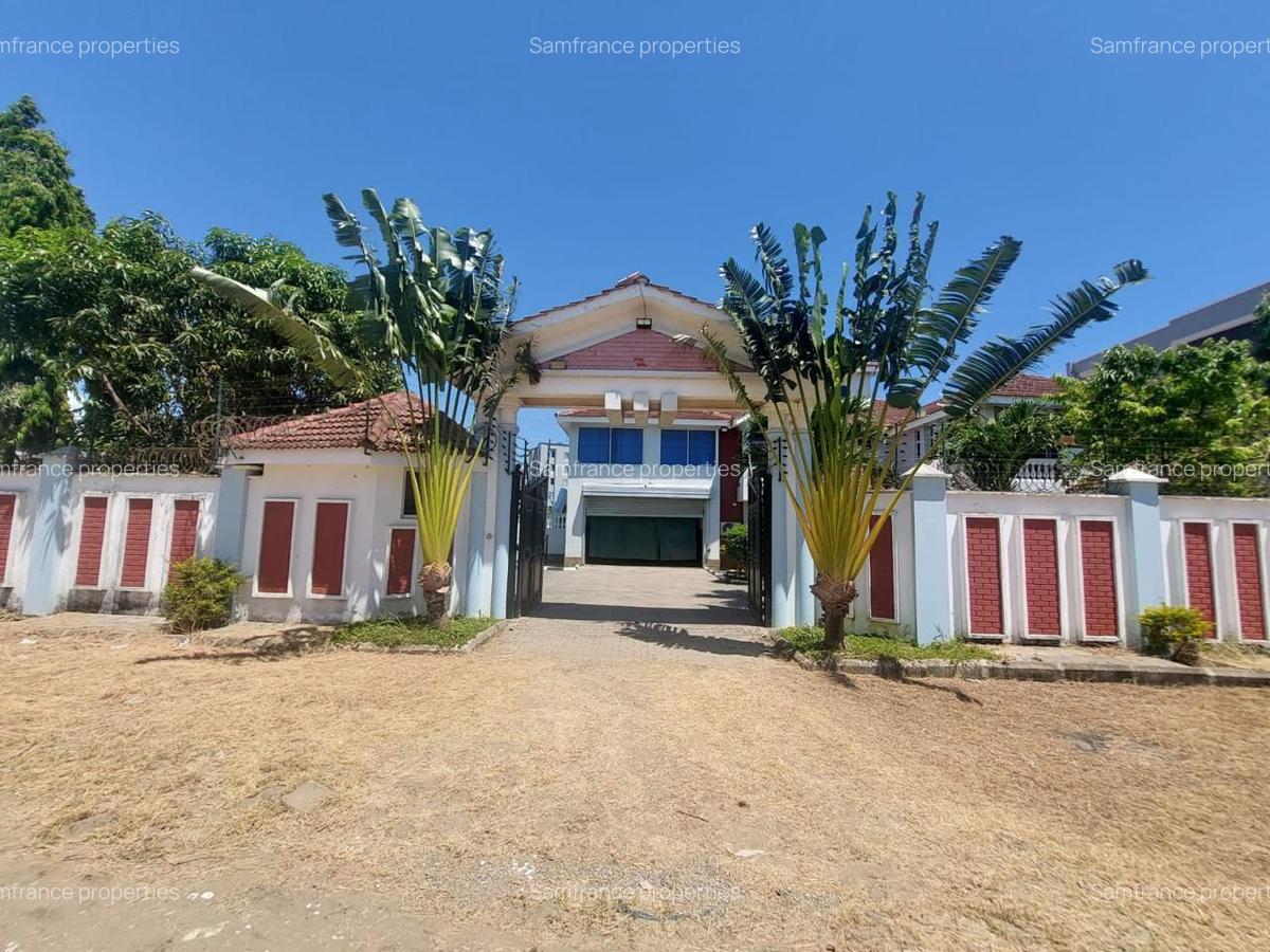 5 Bed Villa with En Suite at Utange - 6