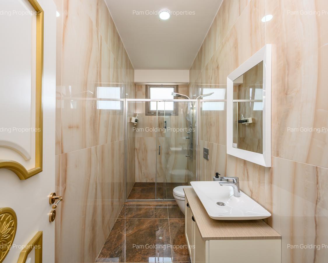 Serviced 2 Bed Apartment with En Suite at 1St Avenue - 7