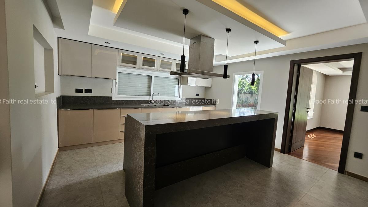 5 Bed House with En Suite in Runda - 7