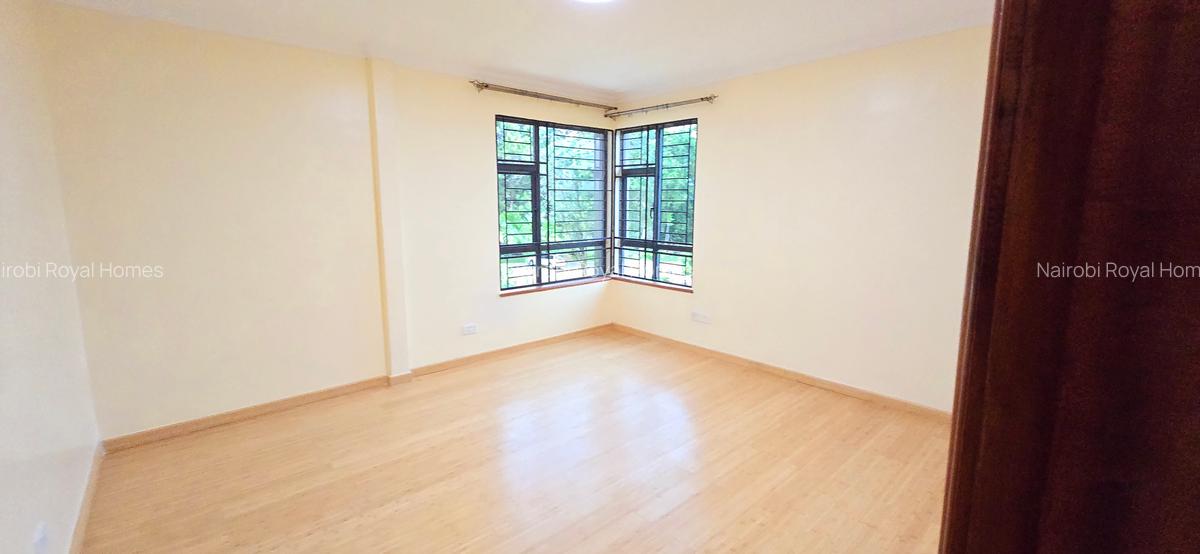 5 Bed Townhouse with En Suite at Lavington Green - 8