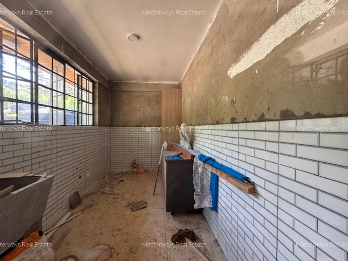 4 Bed Villa with En Suite in Rosslyn - 19