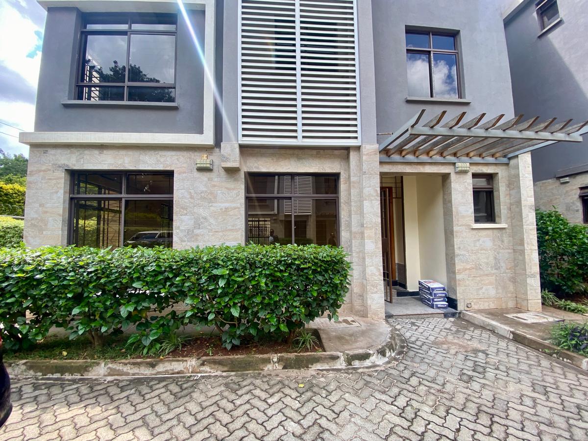 5 Bed Townhouse with En Suite in Lavington - 19