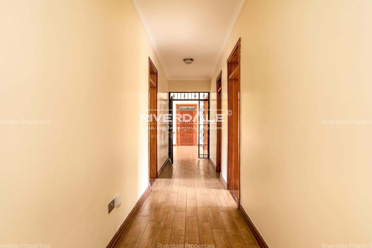 4 Bed Apartment with En Suite in Parklands - 6