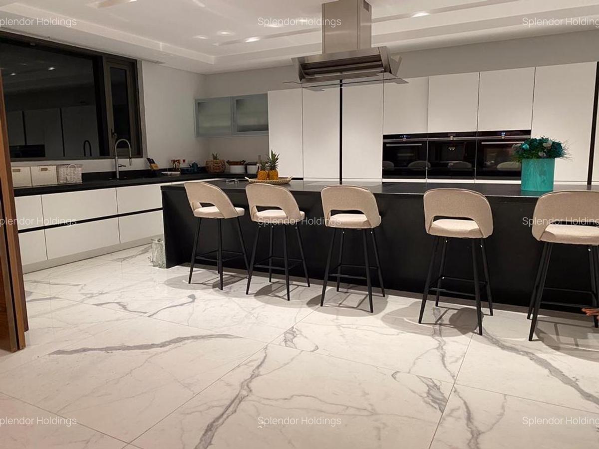 6 Bed Townhouse with En Suite in Lavington - 2