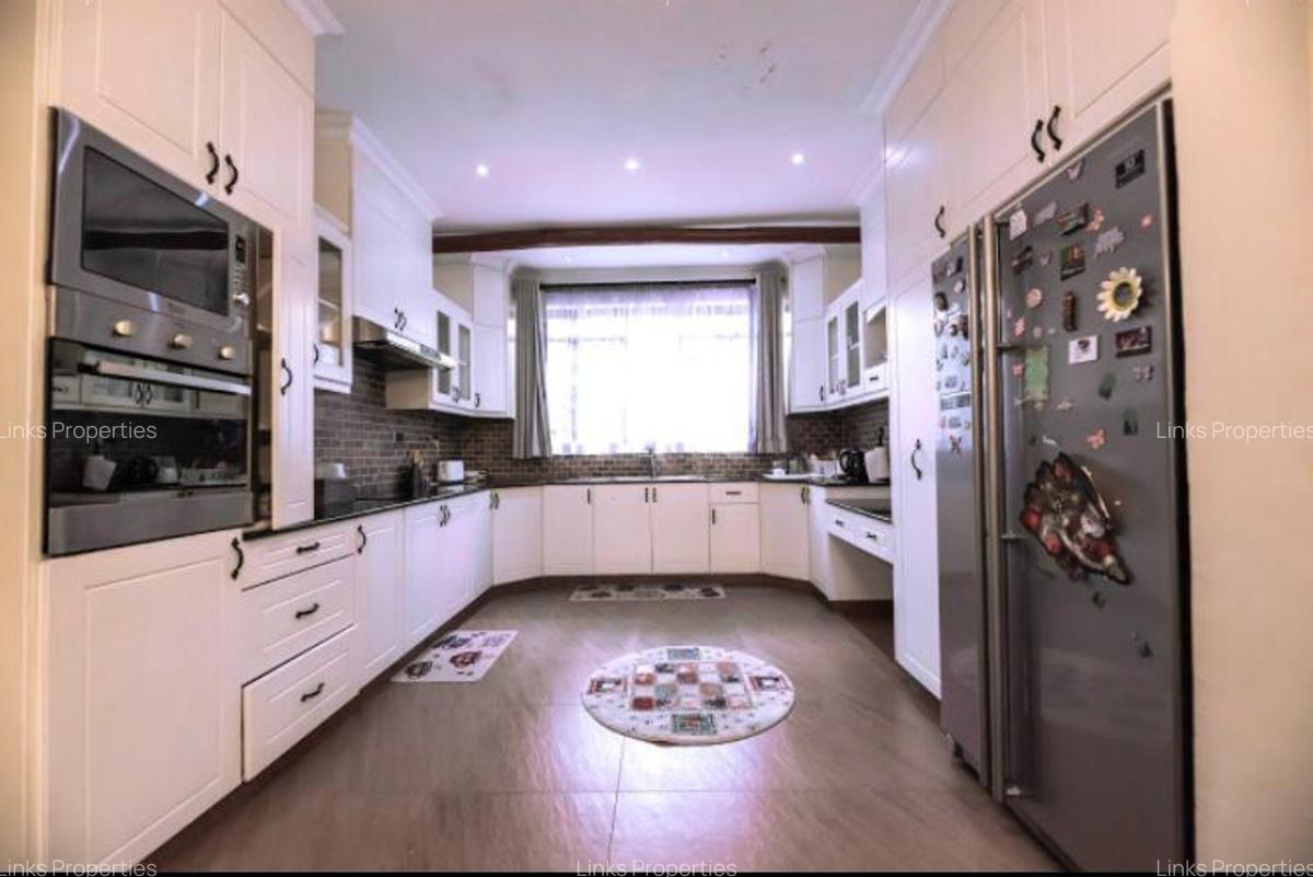 4 Bed Townhouse with En Suite at Kerarapon Road - 8