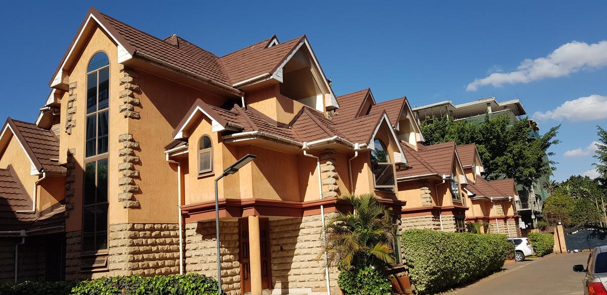 5 Bed Townhouse with En Suite at Elmolo Drive - 1