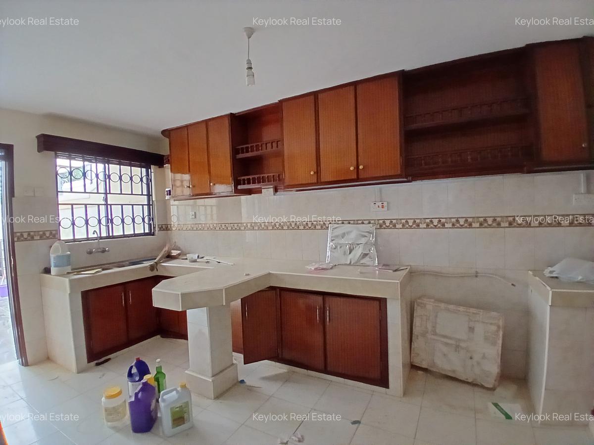 4 Bed Townhouse with En Suite at Lavington Green - 15