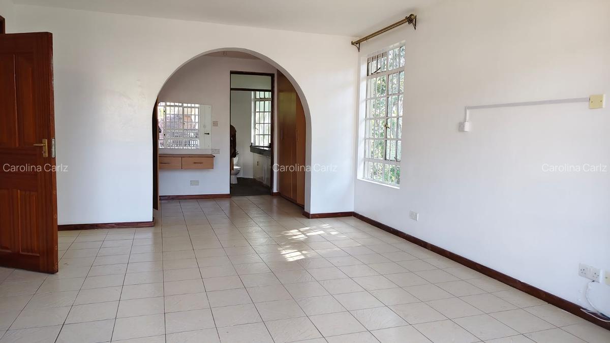 4 Bed Townhouse with En Suite at Spring Valley - 9