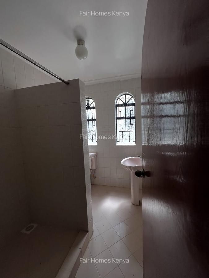 5 Bed Townhouse with En Suite at Riverside Drive - 12