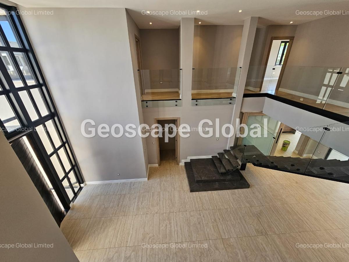 4 Bed House with En Suite in Runda - 3