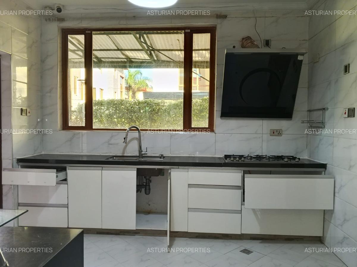 5 Bed Townhouse with En Suite in Lavington - 10