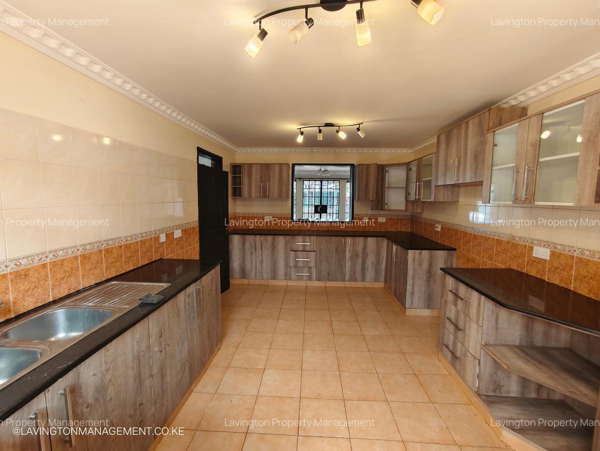 5 Bed Townhouse with En Suite at Lavington Green - 4