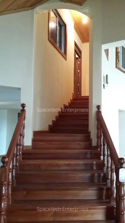 5 Bed House with En Suite in Runda - 20