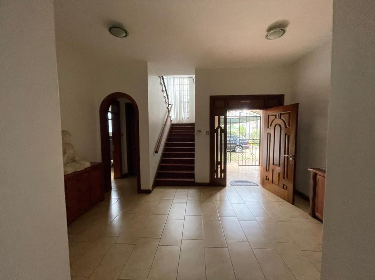 5 Bed Townhouse with En Suite in Lavington - 5