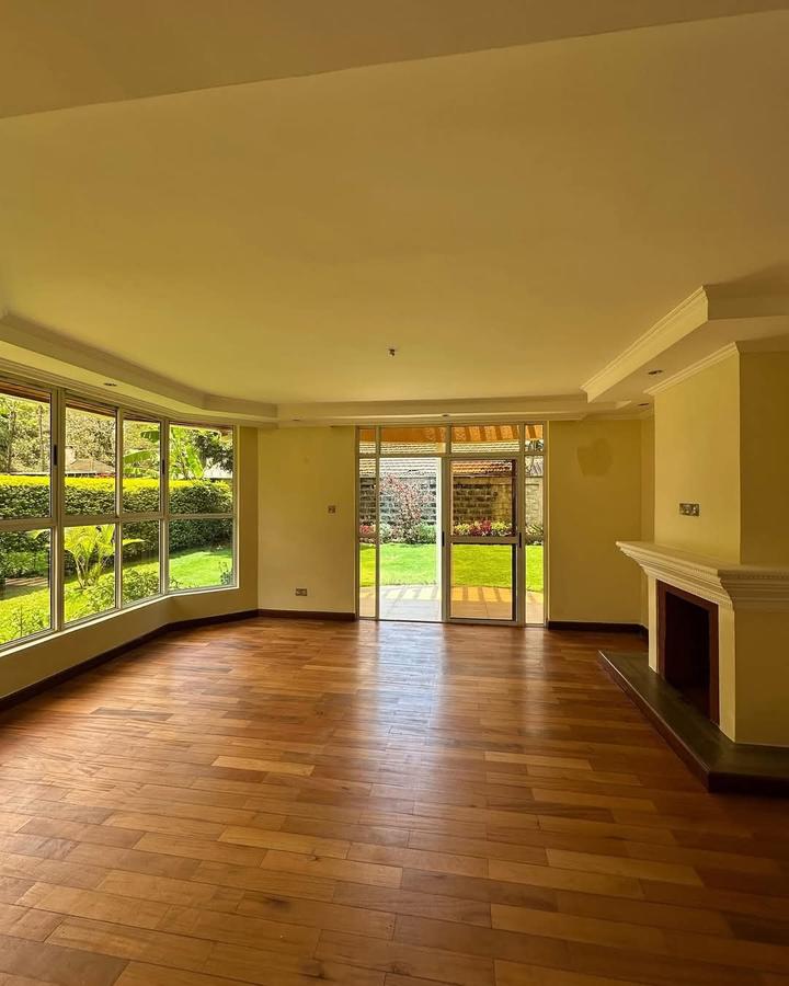 5 Bed Townhouse with En Suite at Lavington - 3
