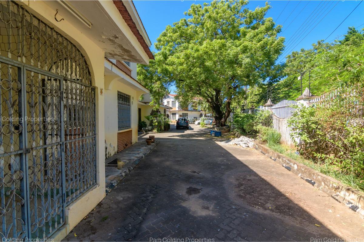 4 Bed Townhouse with En Suite in Nyali Area - 15