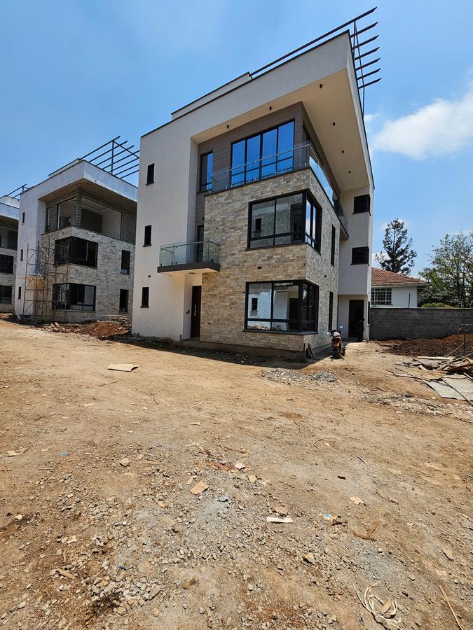 4 Bed Townhouse with En Suite in Lavington - 17