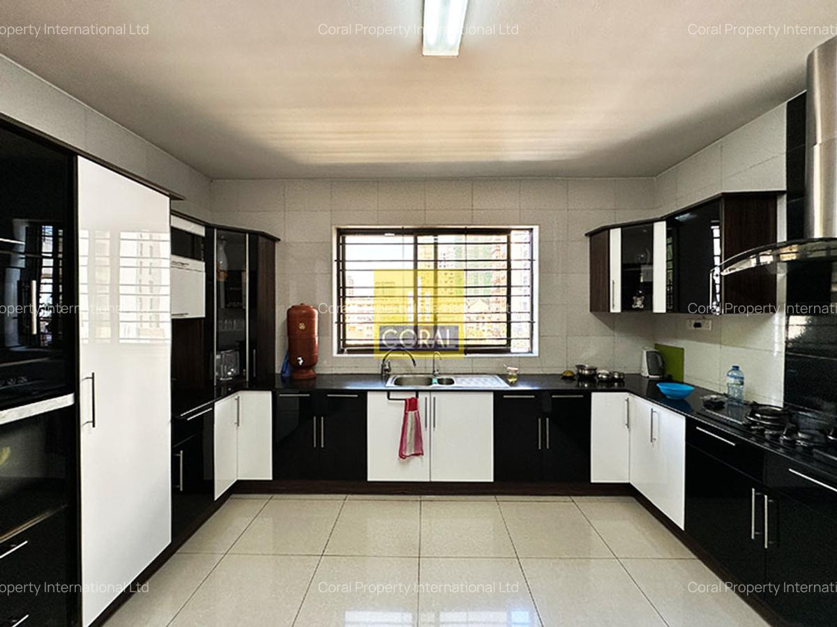 4 Bed Apartment with En Suite in Parklands - 4
