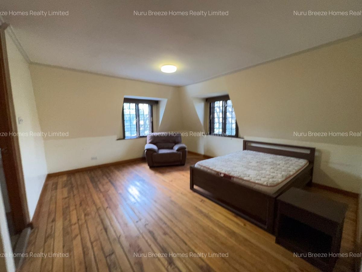 5 Bed House with En Suite in Runda - 20