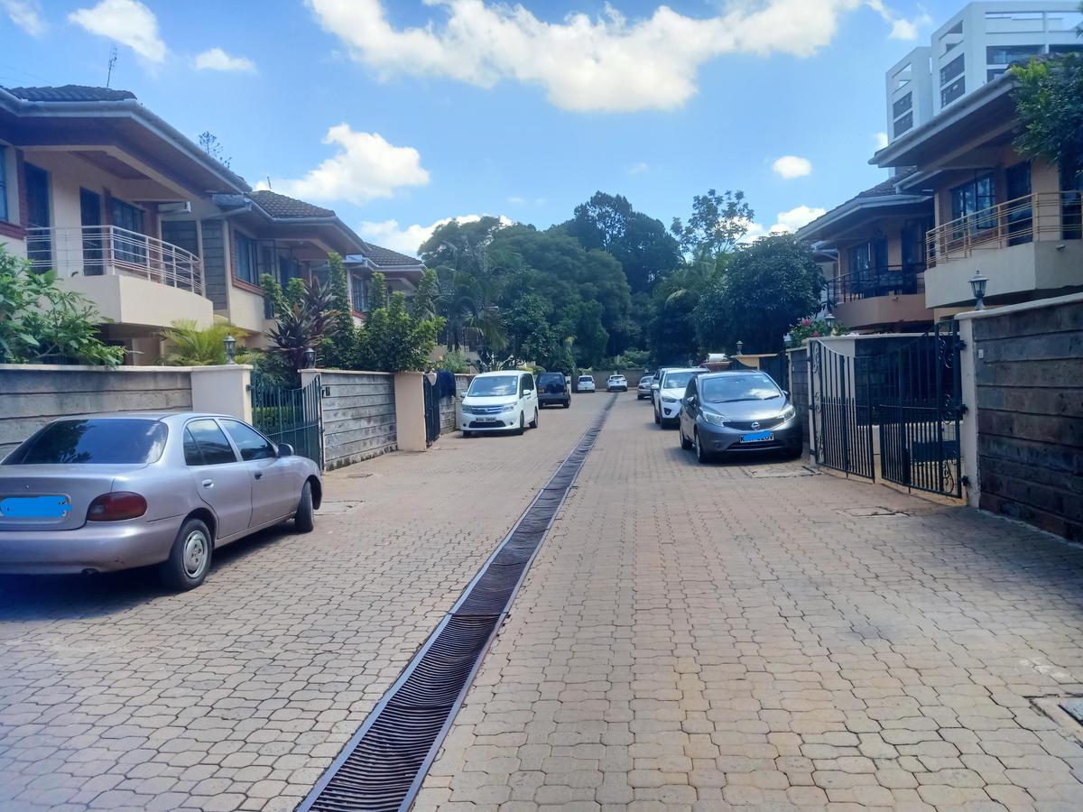 5 Bed Townhouse with En Suite at Masanduku Lane - 17