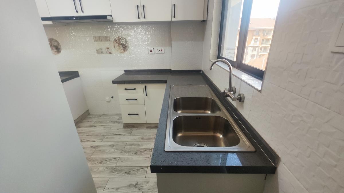 Serviced 2 Bed Apartment with En Suite at Marurui Road - 10