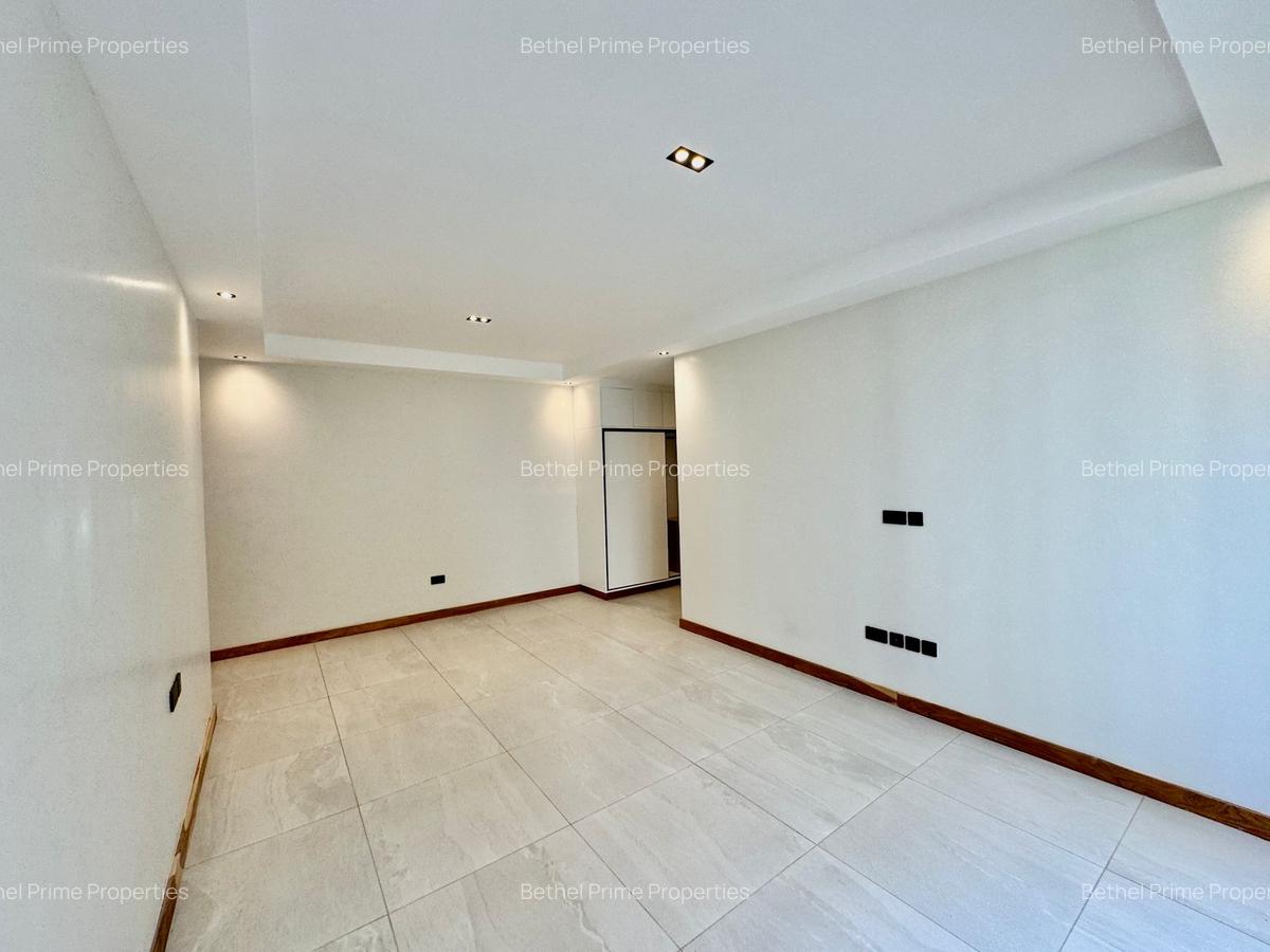 4 Bed Apartment with En Suite in Spring Valley - 10