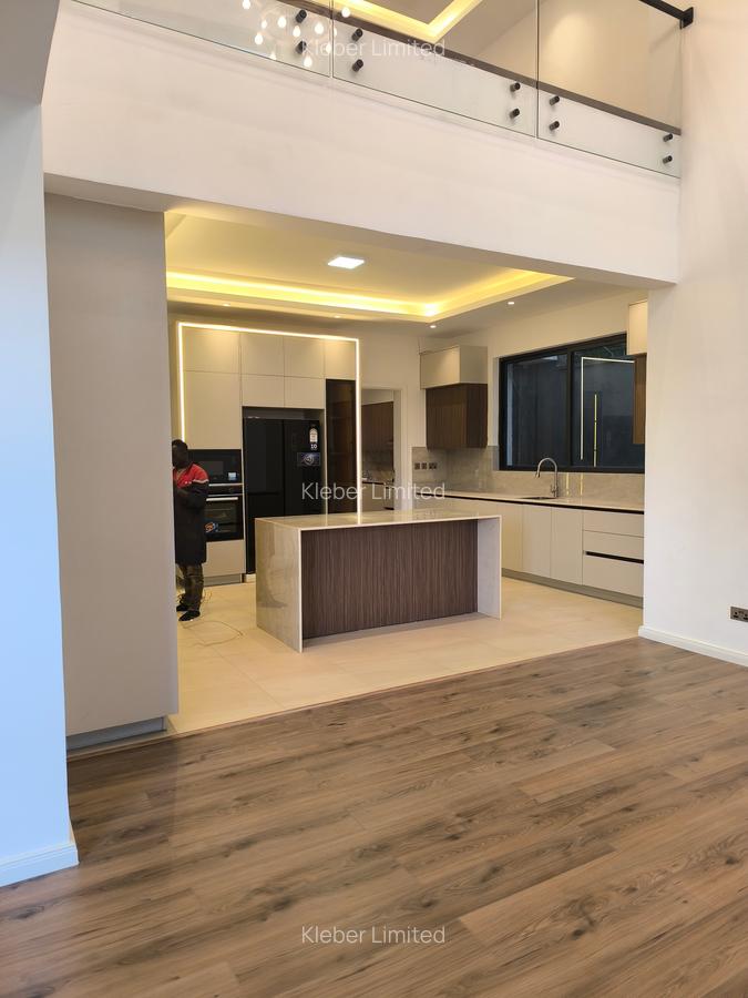 5 Bed Villa with En Suite at Lavington - 8