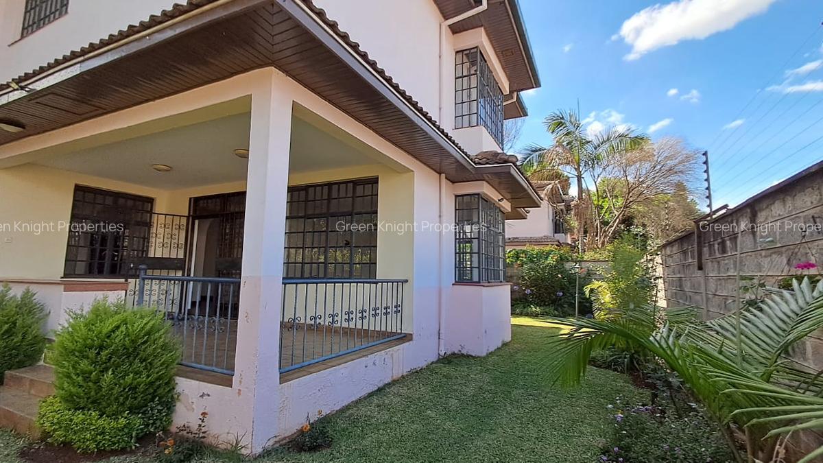 4 Bed House with En Suite in Lavington - 7