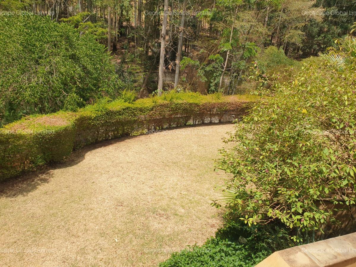 5 Bed Villa with En Suite in Rosslyn - 3