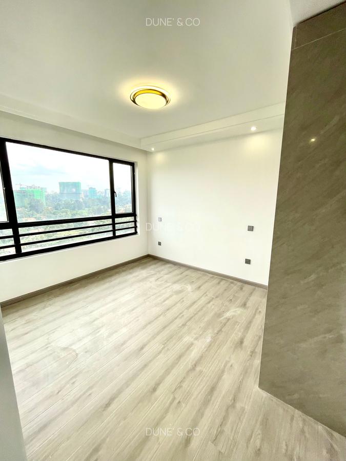 3 Bed Apartment with En Suite in Riverside - 16