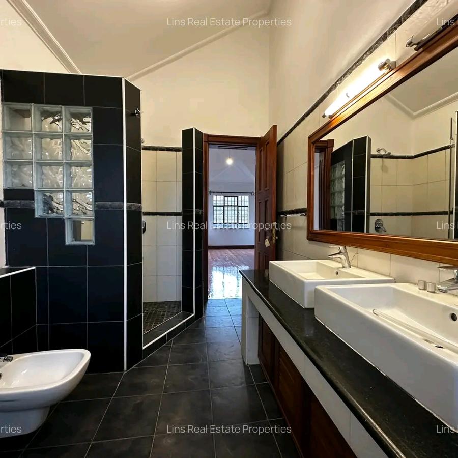 4 Bed Townhouse with En Suite in Spring Valley - 5