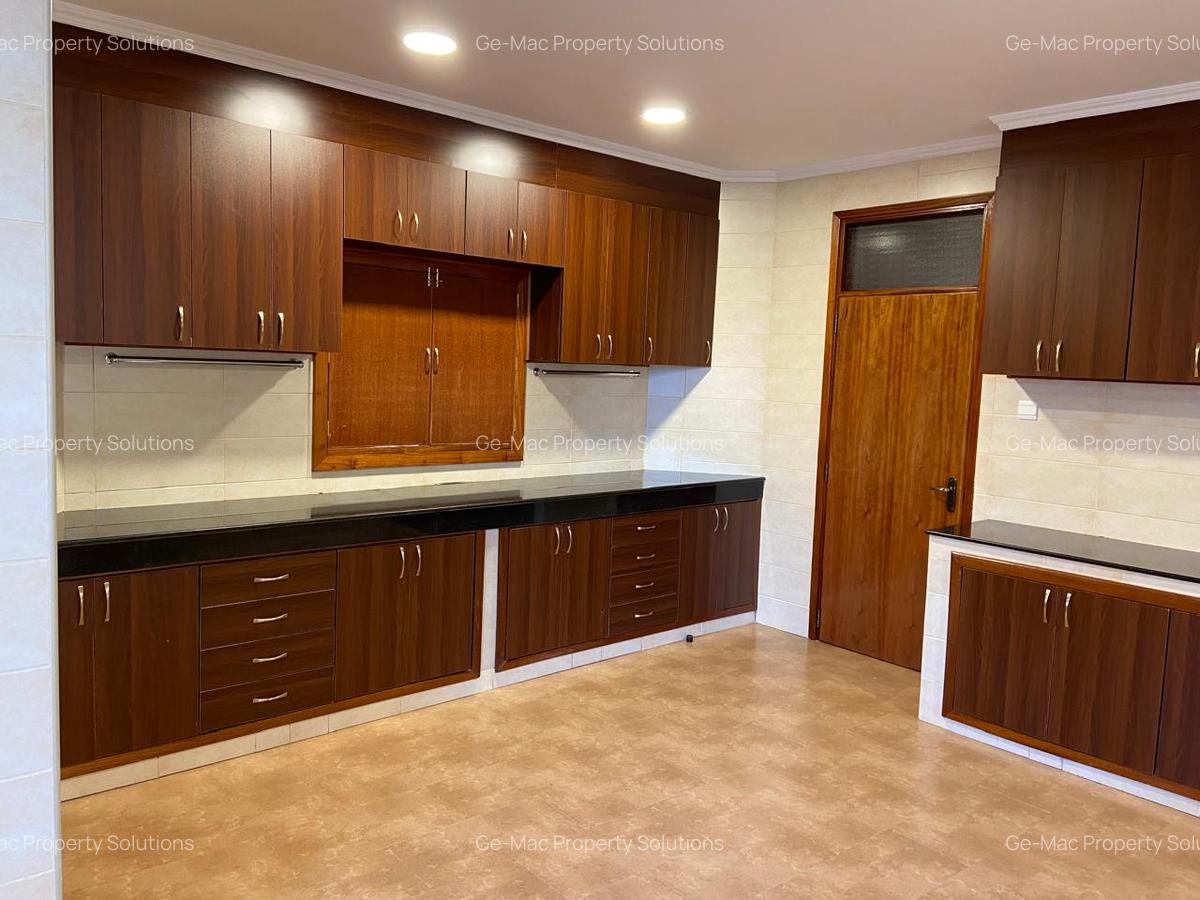 5 Bed House with En Suite in Runda - 17