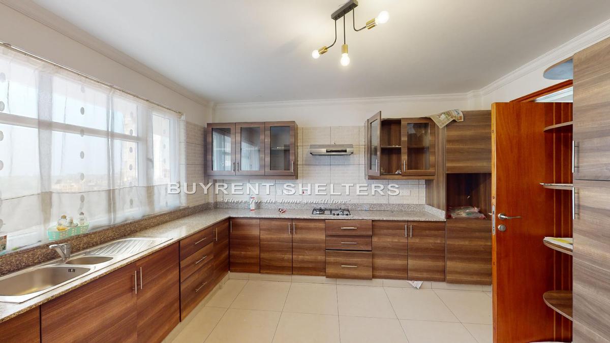 3 Bed Apartment with En Suite at Parklands - 2