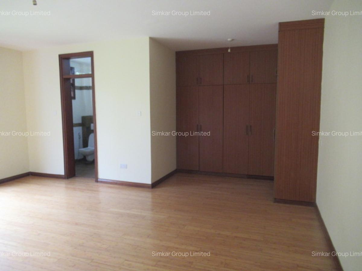 4 Bed Apartment with En Suite at Riverside Drive - 8