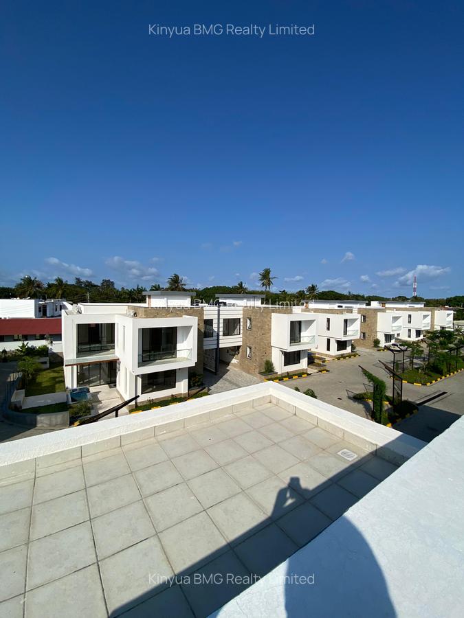 4 Bed Villa with En Suite in Nyali Area - 4