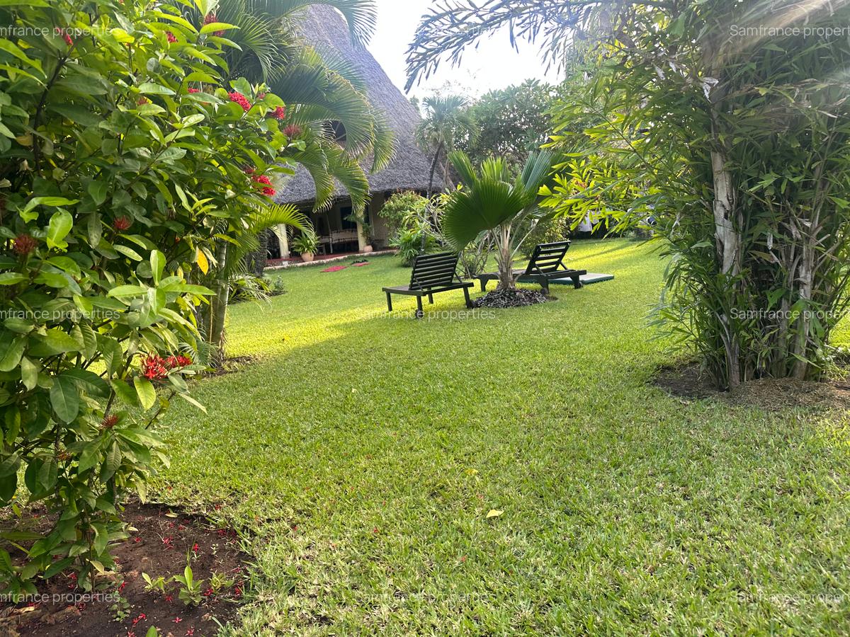 5 Bed Villa with En Suite at Beach Road - 4