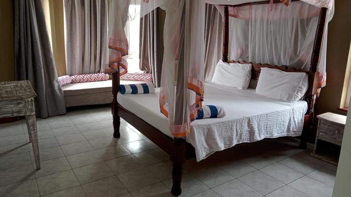 3 Bed Villa with En Suite at Baobab Road - 8