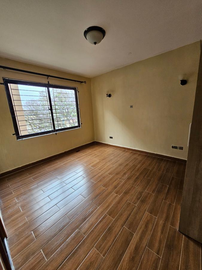 3 Bed Apartment with En Suite at Lavington - 16