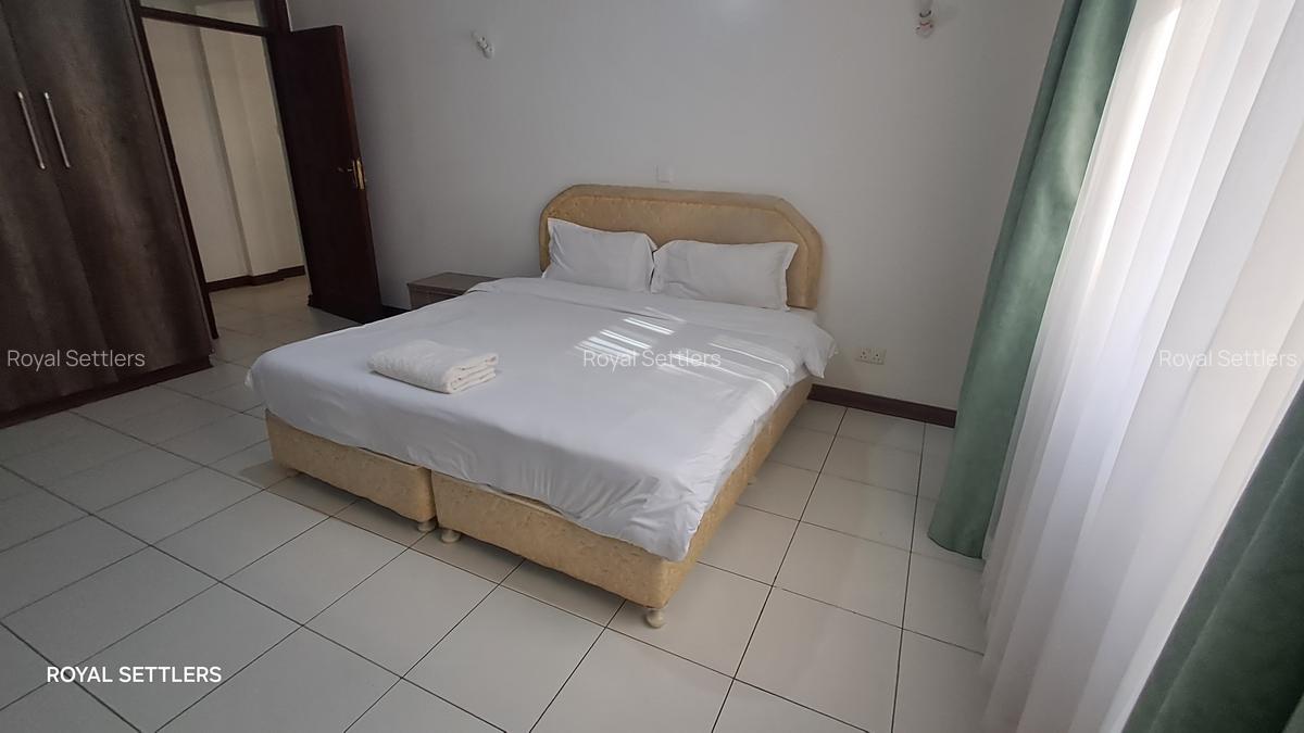 Furnished 2 Bed Apartment with En Suite at Lantana Rd - 4